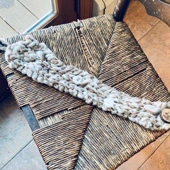 ✨🥶Neutral Hand Knit 🧶 Collar Scarf 🧣 Accessory ✨ - Picture 5 of 10